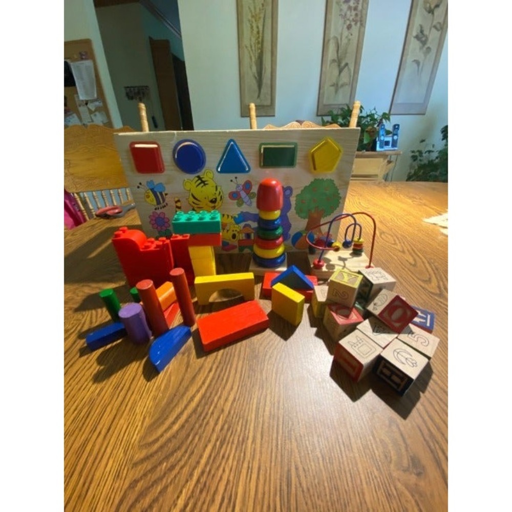 Wooden‎ Toy Box wi. Abacus on 1 Side